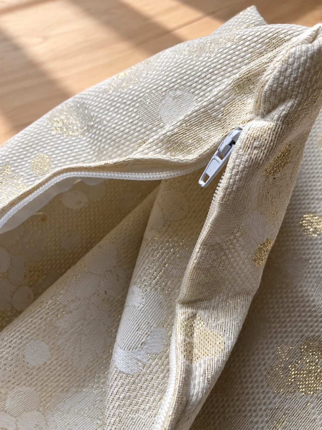 Copricuscini panna e oro 45x45