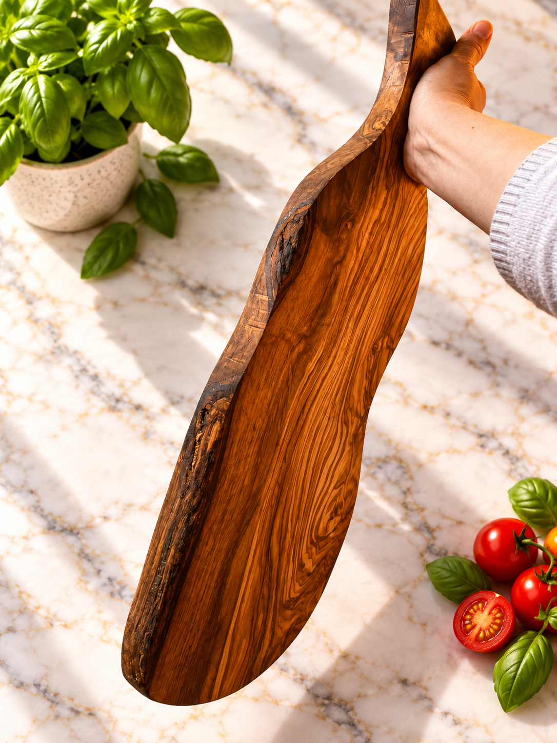 Il Tagliere "Orizzonte" in legno d'ulivo