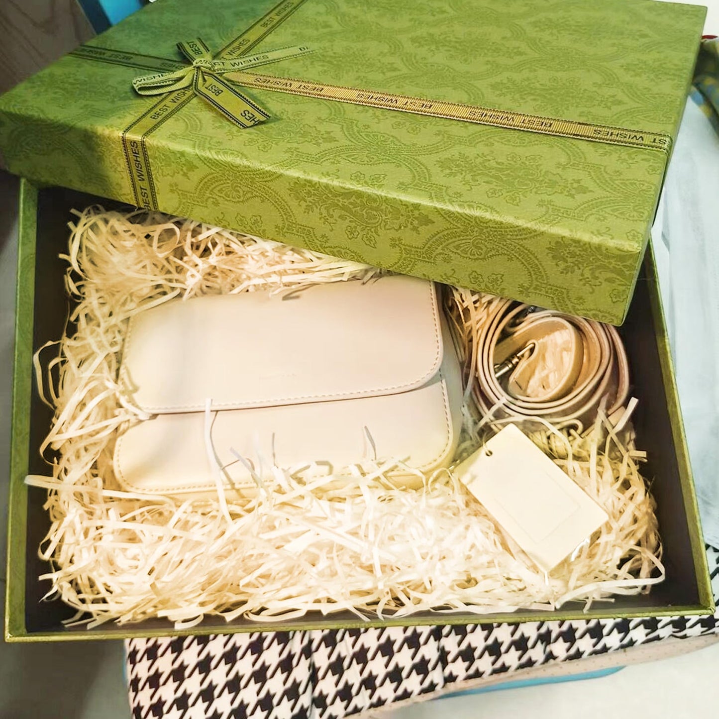 Set scatola regalo verde 33x25x10 cm con carta e biglietto