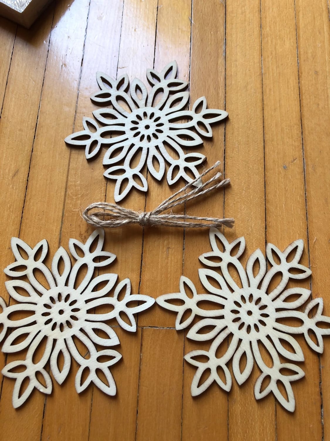 Set 27 decorazioni fiocchi di neve in legno da appendere