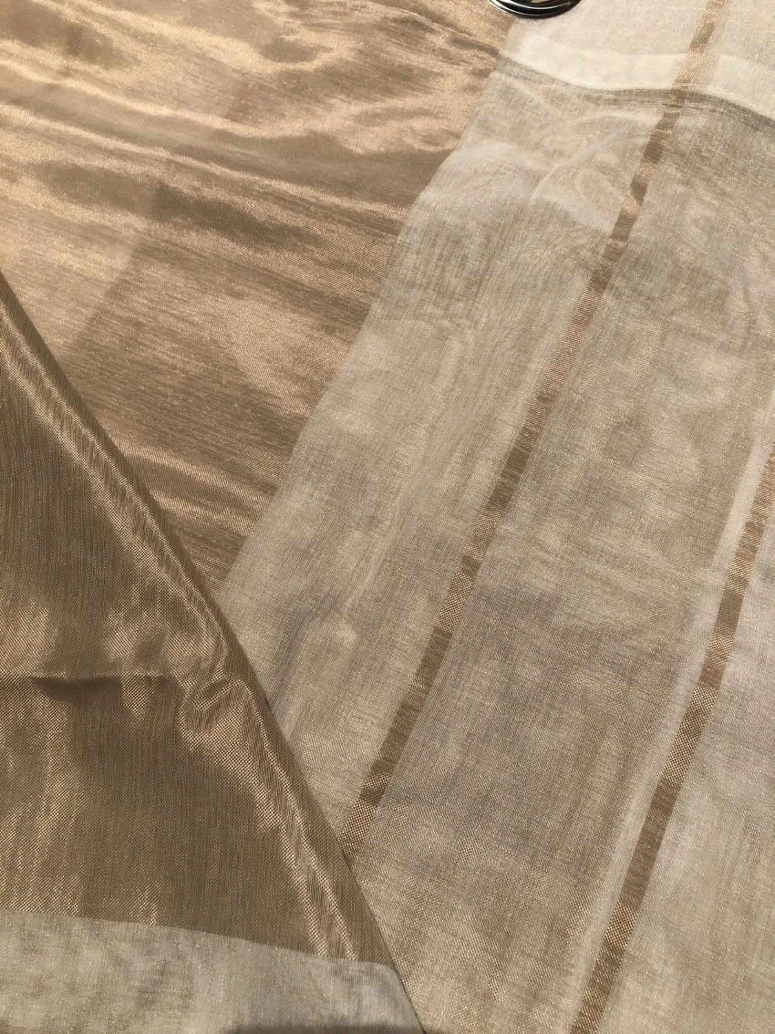 Tende voile semitrasparenti a righe con occhielli bianco e khaki