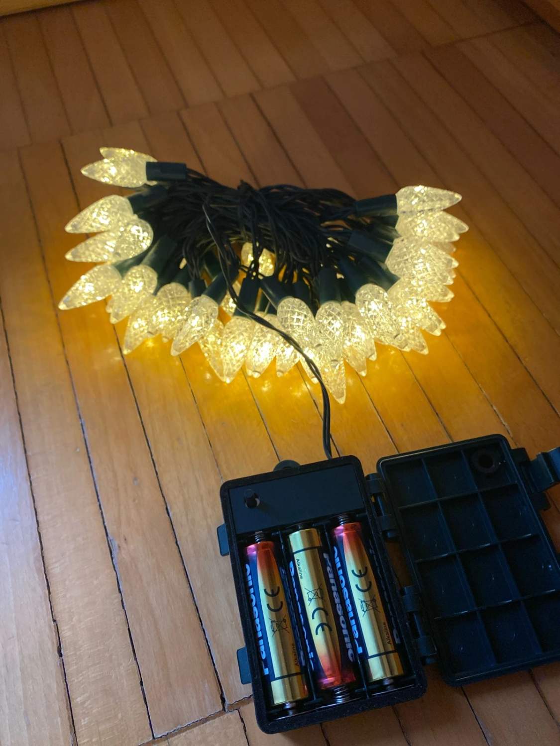Catena luminosa 5 metri 50 LED a batteria design fragola