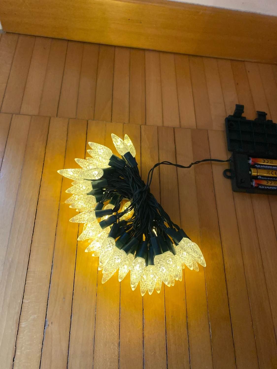 Catena luminosa 5 metri 50 LED a batteria design fragola