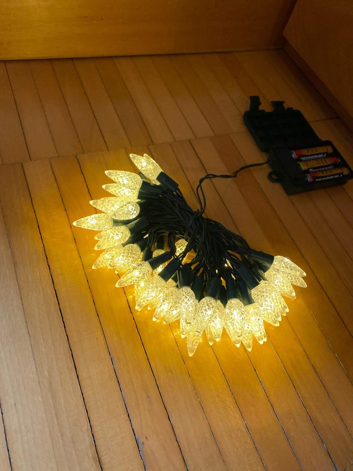 Catena luminosa 5 metri 50 LED a batteria design fragola