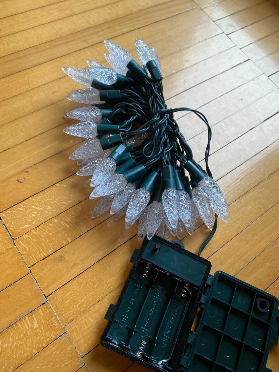 Catena luminosa 5 metri 50 LED a batteria design fragola