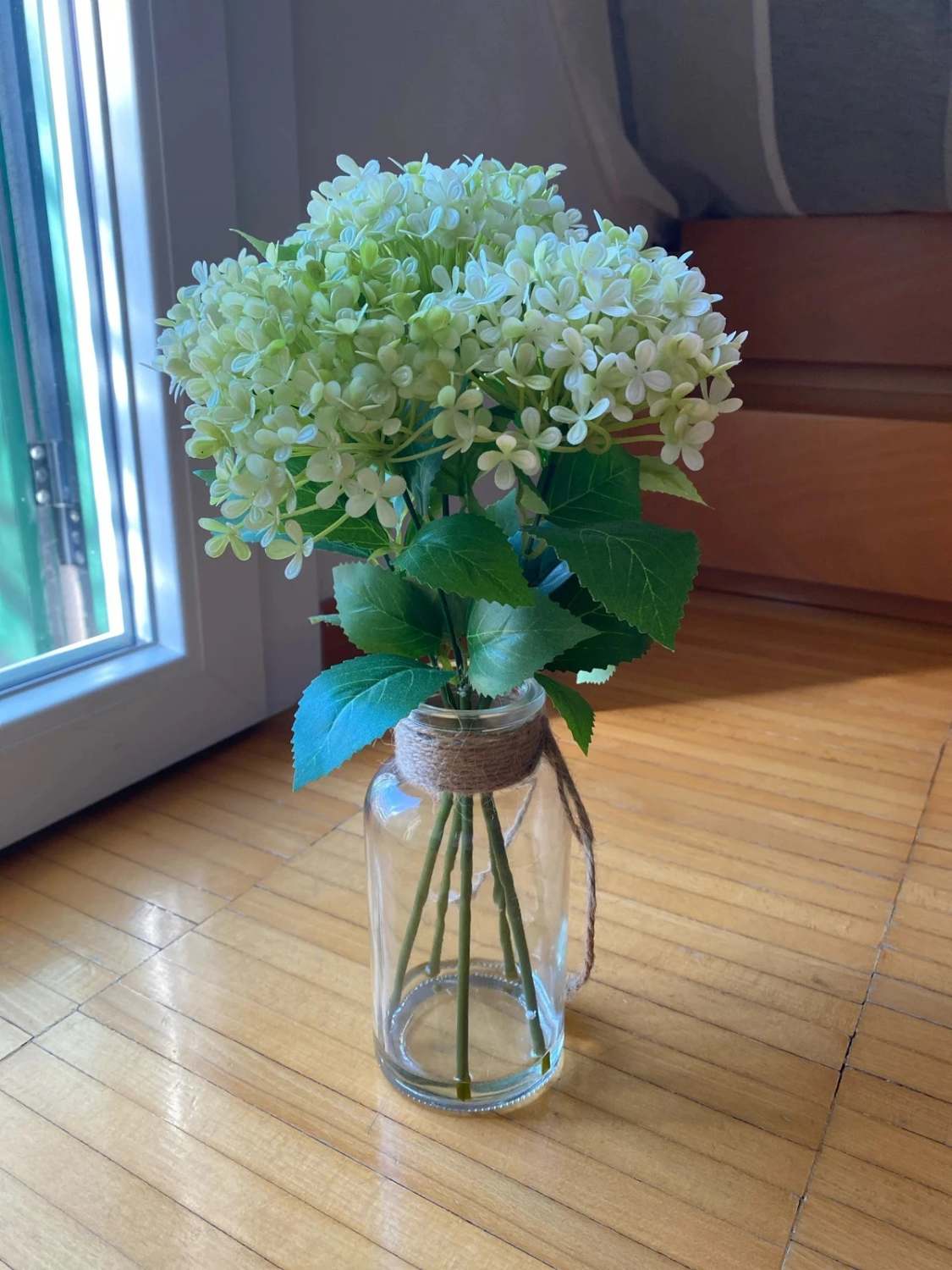 Bouquet di ortensie con vaso in vetro