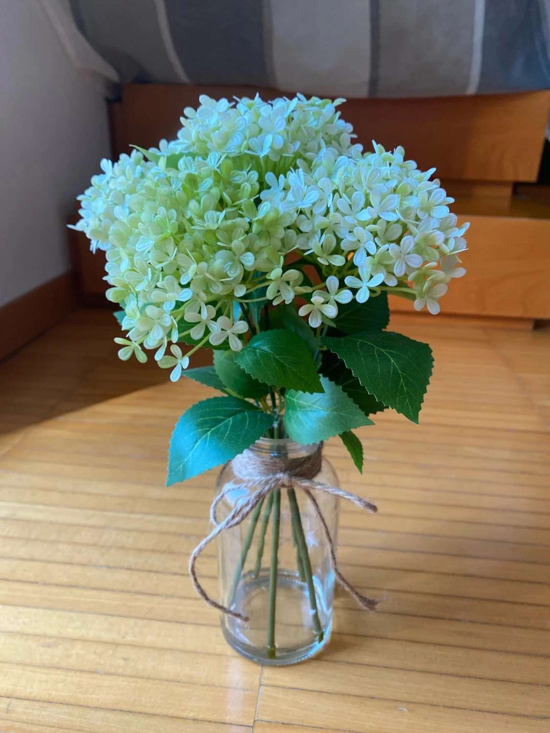 Bouquet di ortensie con vaso in vetro