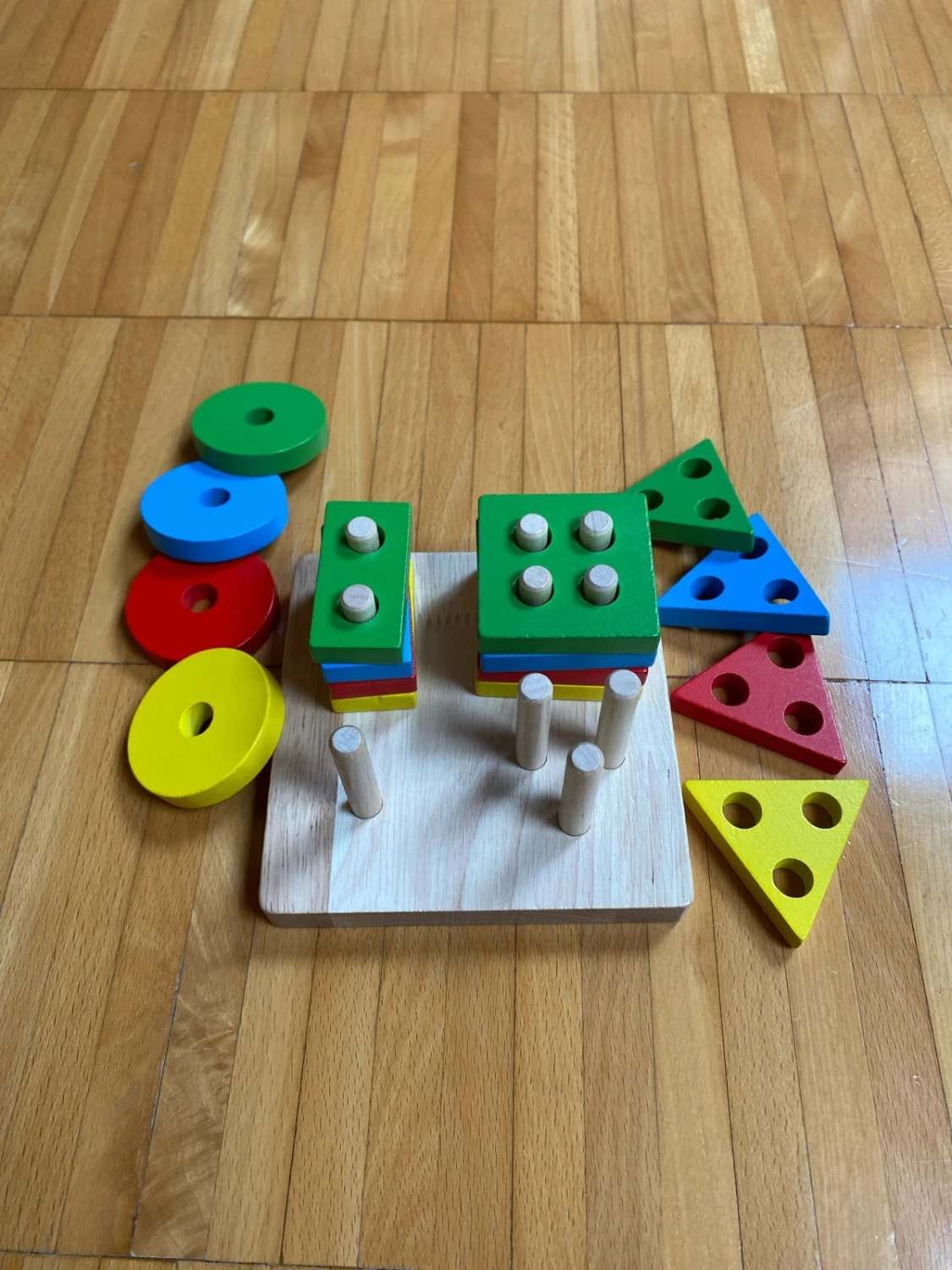 Gioco Montessori incastri forme in legno – 16 pezzi