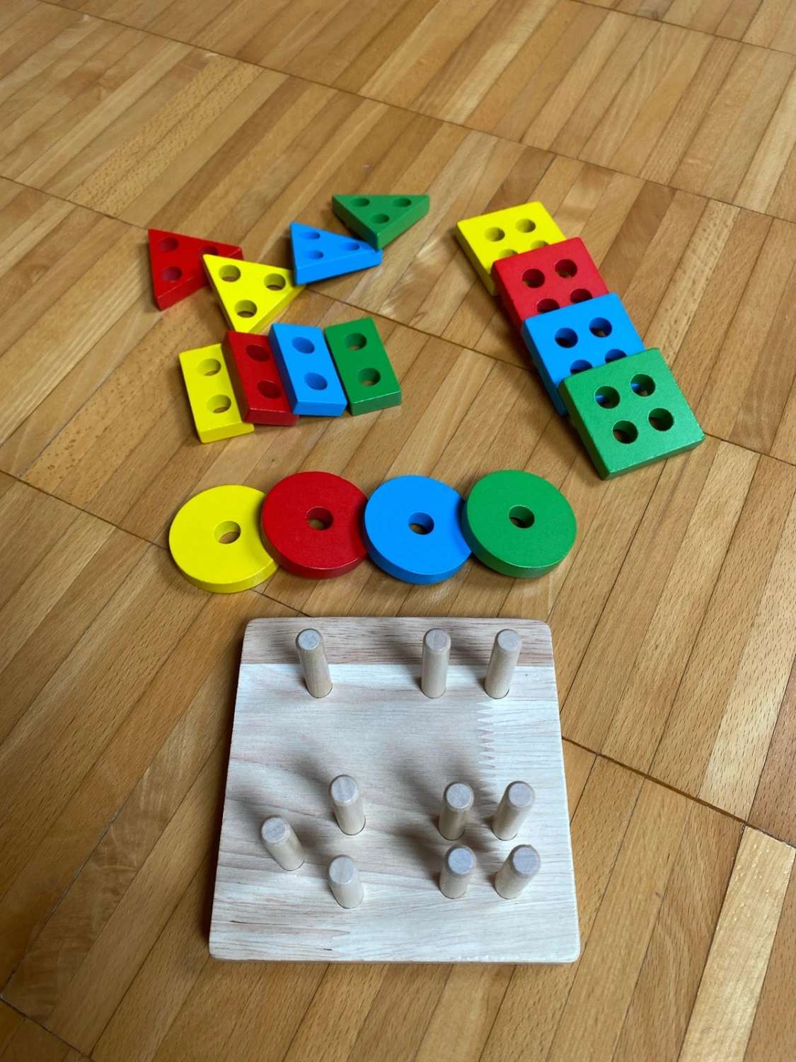Gioco Montessori incastri forme in legno – 16 pezzi