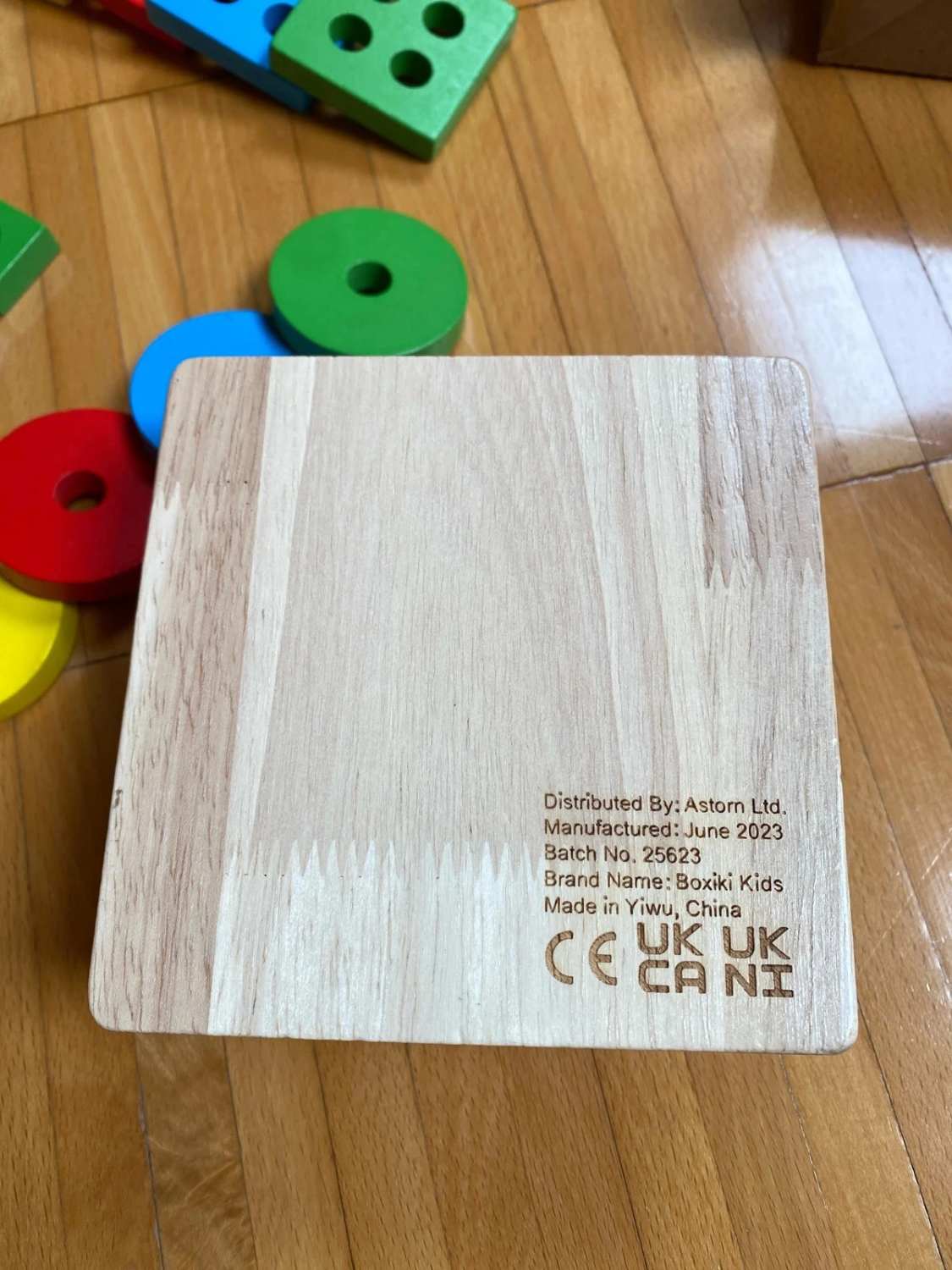 Gioco Montessori incastri forme in legno – 16 pezzi
