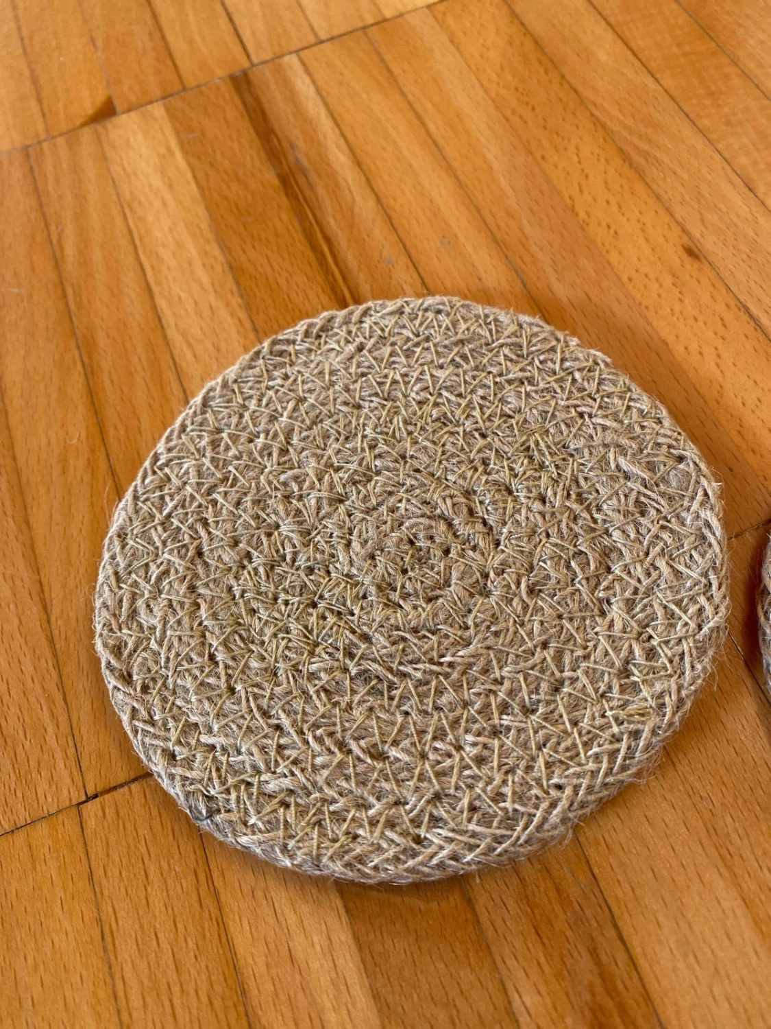 Set di 2 sottobicchieri in juta rotondi – Naturale