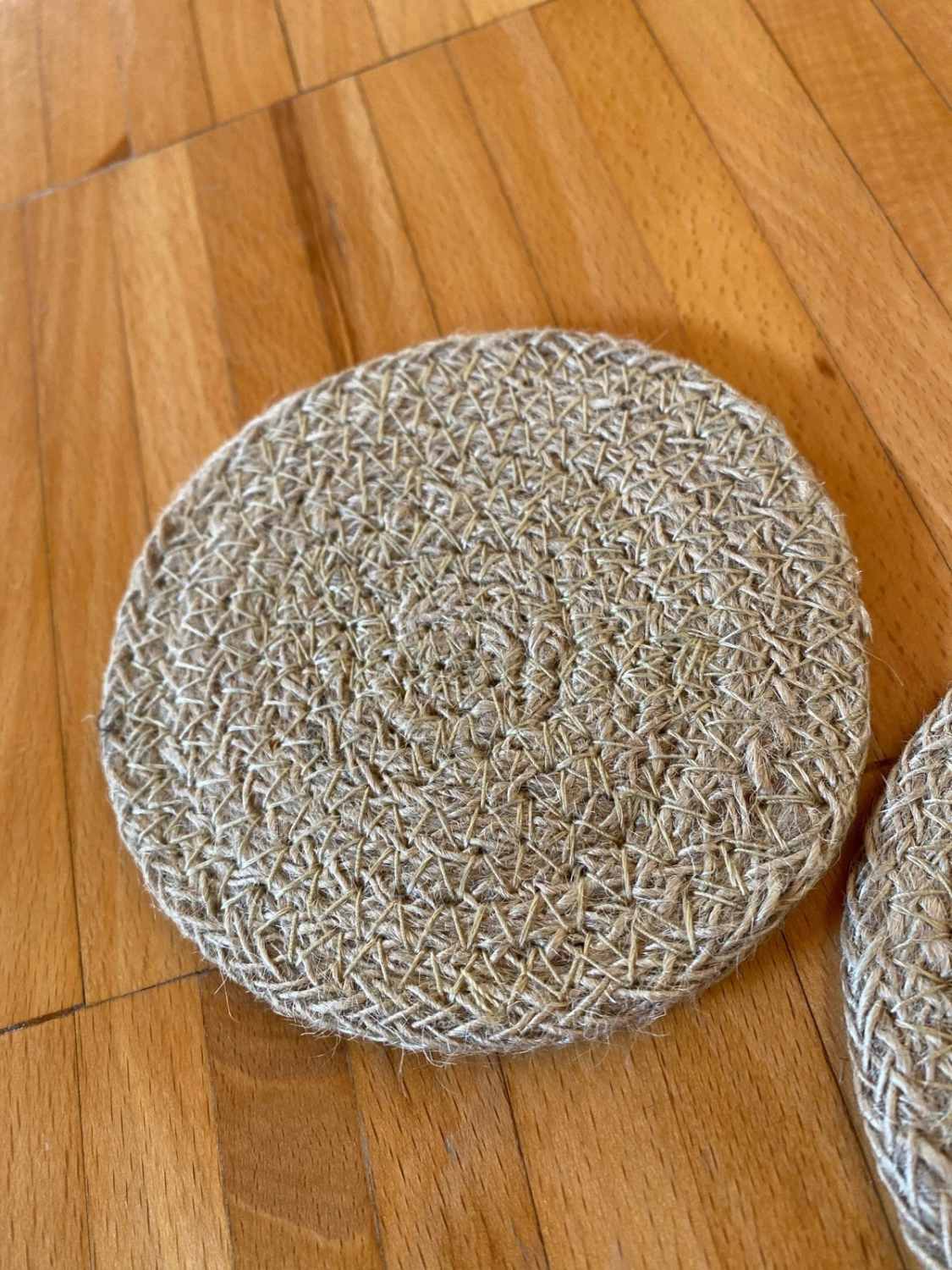 Set di 2 sottobicchieri in juta rotondi – Naturale