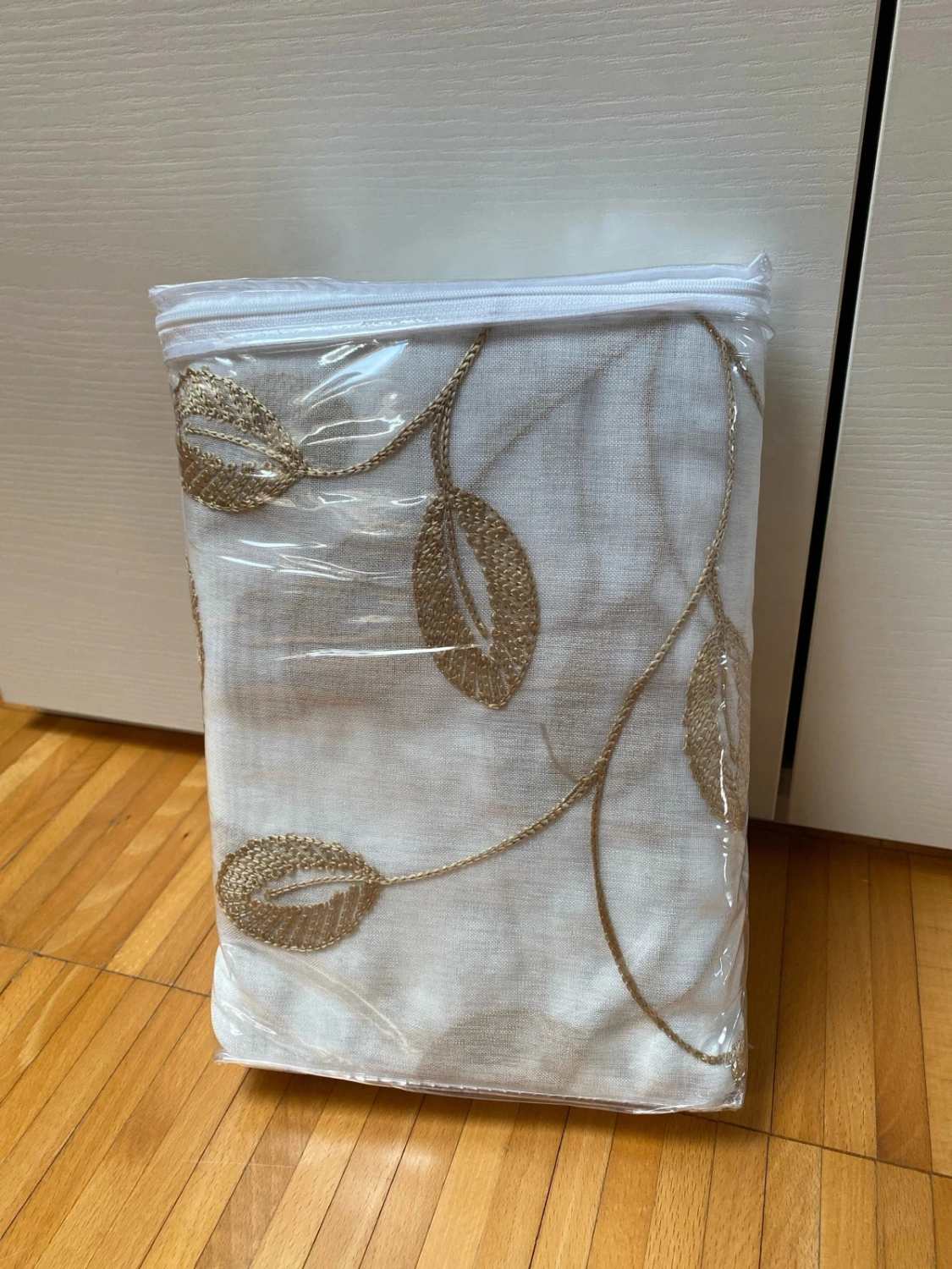 Tende moderne con ricamo foglie