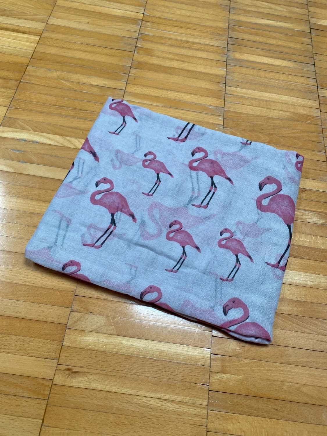 Sciarpa cotone sfrangiata stampa fenicotteri – beige e rosa