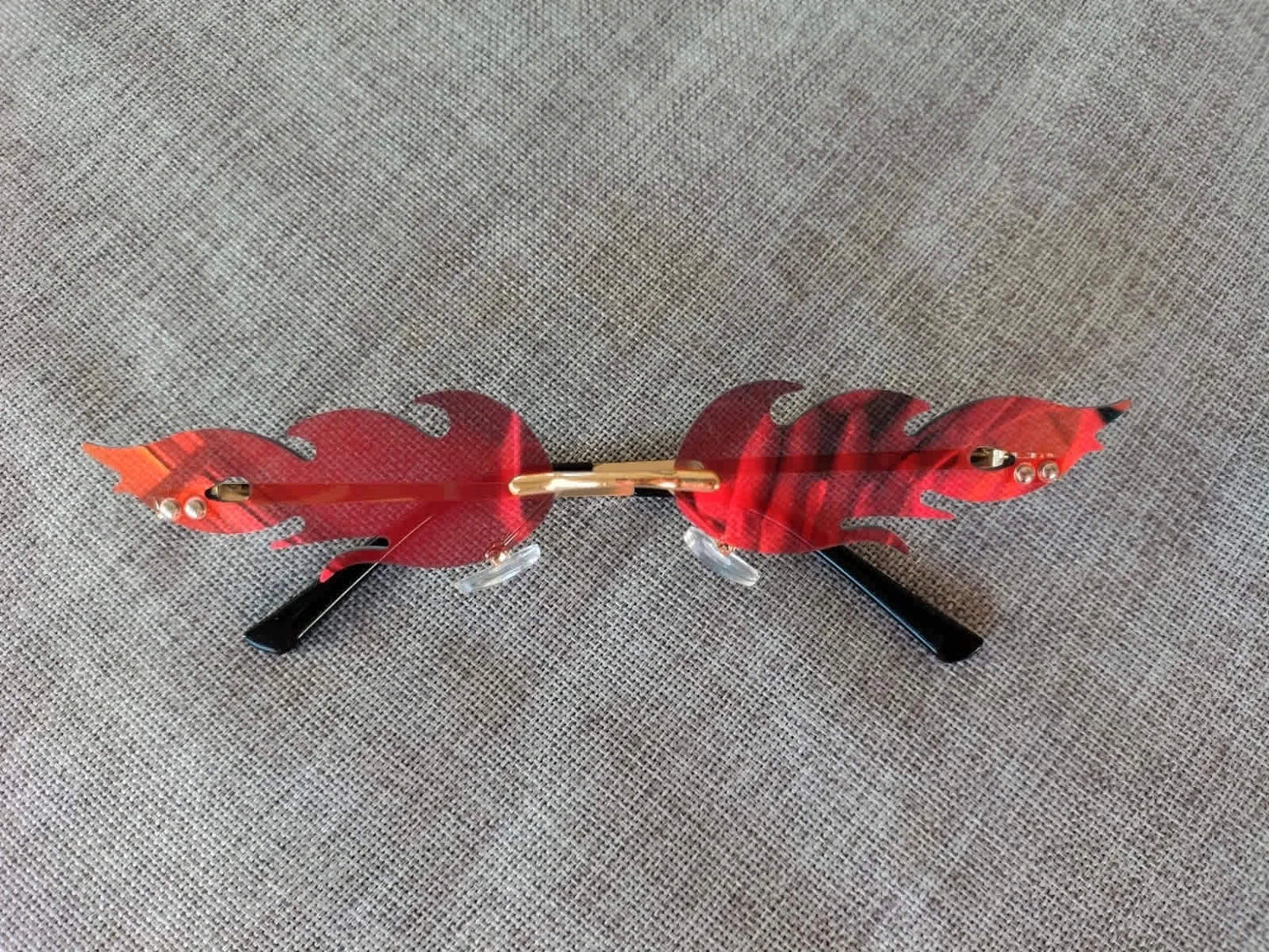 Occhiali da sole senza montatura effetto fiamma – Rosso specchiato