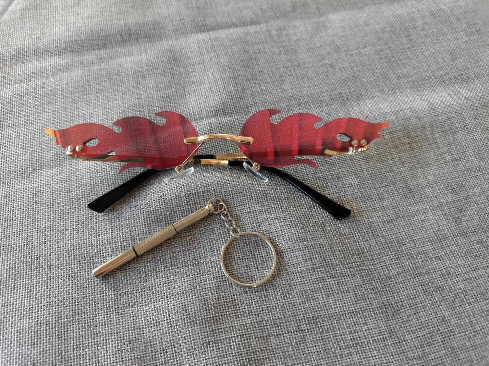 Occhiali da sole senza montatura effetto fiamma – Rosso specchiato