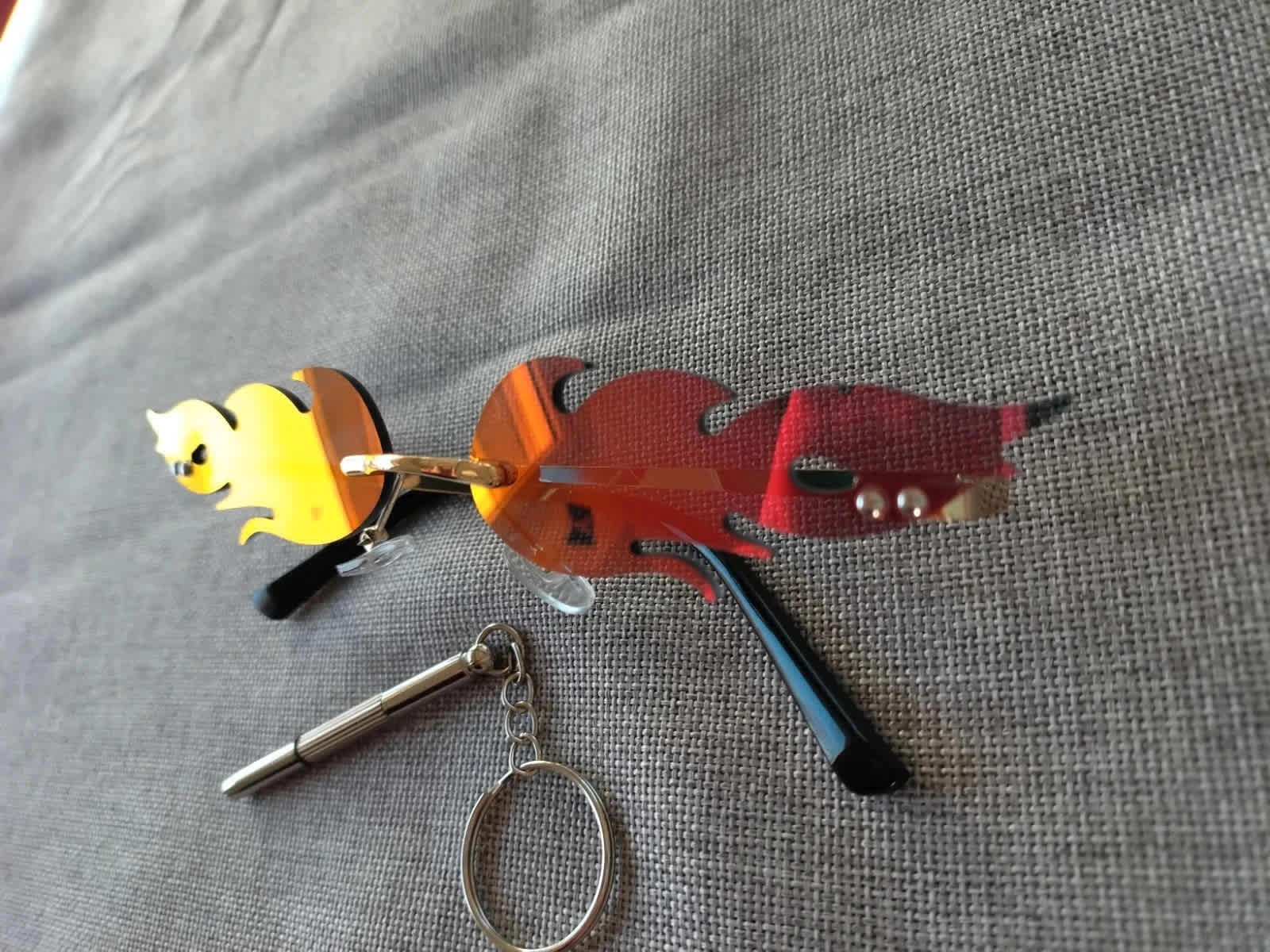 Occhiali da sole senza montatura effetto fiamma – Rosso specchiato